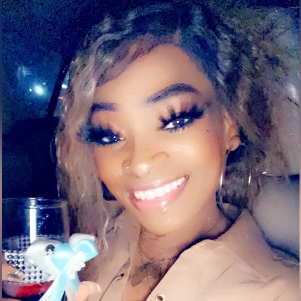Meet your Posher, Monniee